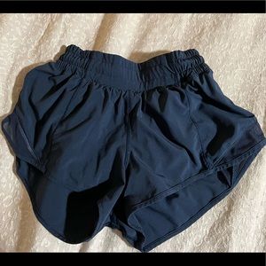 lululemon navy hotty hot shorts